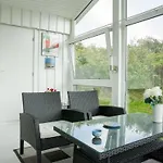 Eeske - 1km From The Sea By Interhome