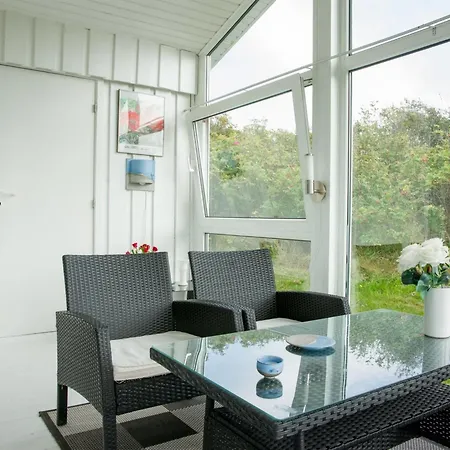 Eeske - 1km From The Sea By Interhome
